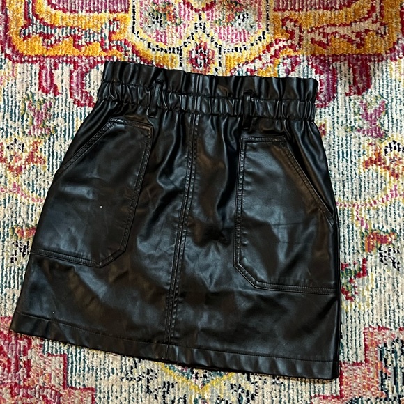 Mini Faux Leather Skirt - Picture 4 of 7